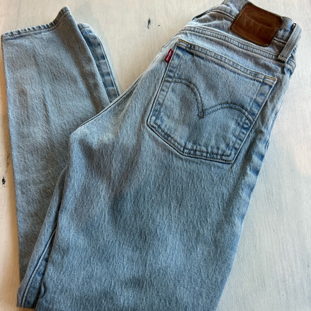 Levi's Women's Light Blue Wedgie Jeans